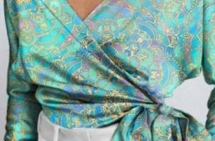 Elegant blouse with print Roveretta, light blue