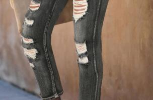 Fashionable straight jeans with slits Carmel, black