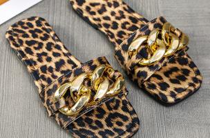 Slippers with square tip Befana, Leopard