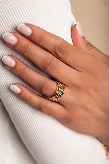 Elegant ring, ART2110, gold color.