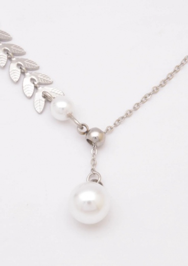 Elegant necklace, ART566, silver color.