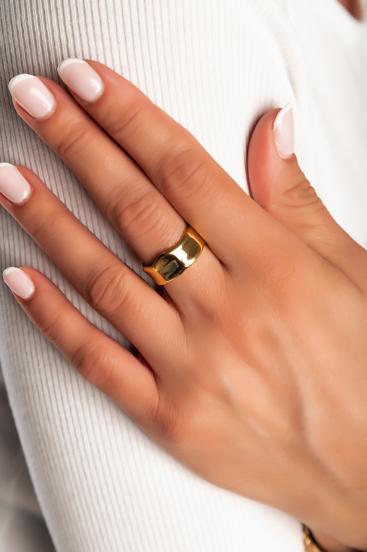 Elegant ring, ART555, gold color.