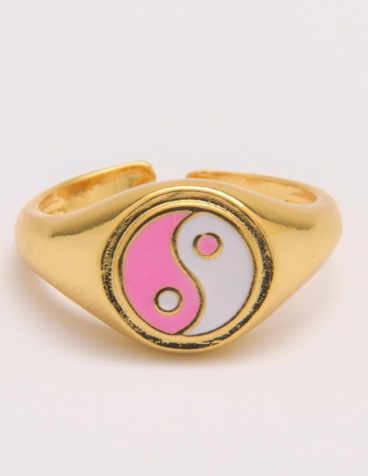 Elegant ring, ART441, gold color.