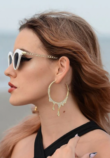 Elegant earrings with rhinestones, gold color.