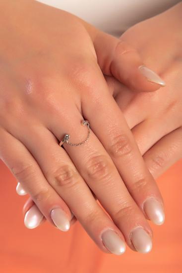 Elegant ring, silver color.