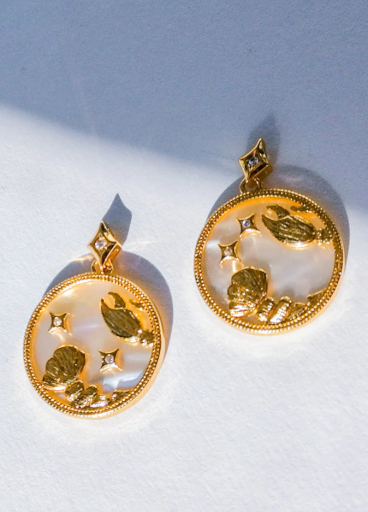 Round earrings, CANCER, gold color