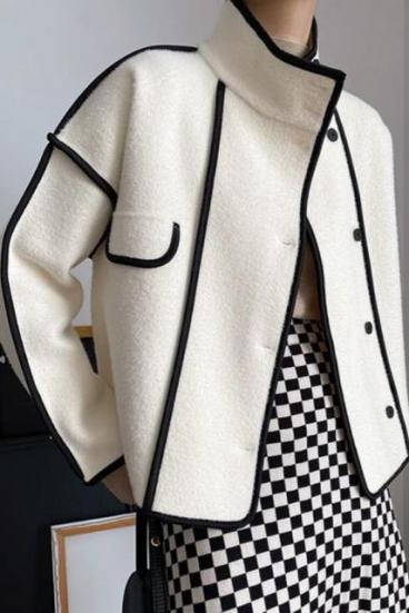 Elegant short coat, white