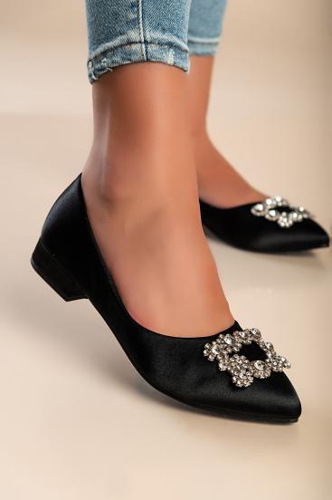 Shoes with decorative brooch, black.