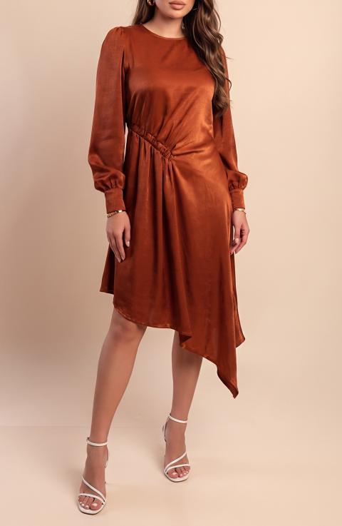 The model in the picture is 170 cm tall