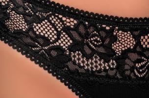 Thong with lace, black